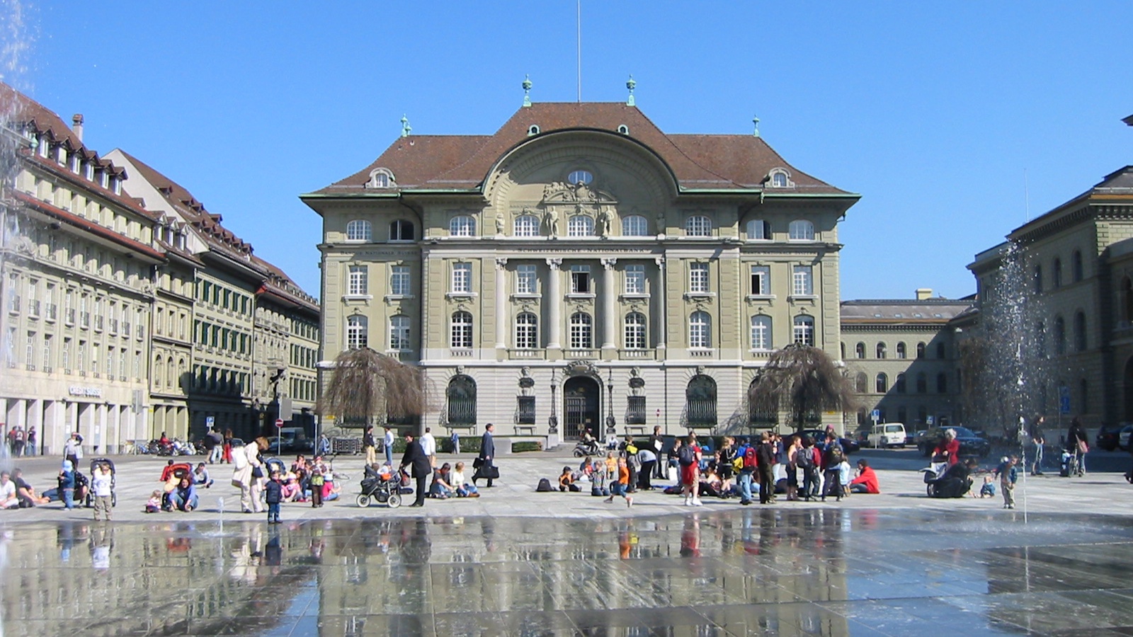 Gebäude der Schweizerischen Nationalbank am Bundesplatz in Bern